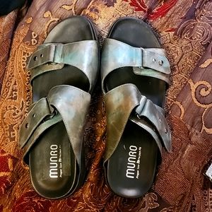 Munro sandal new size 9W